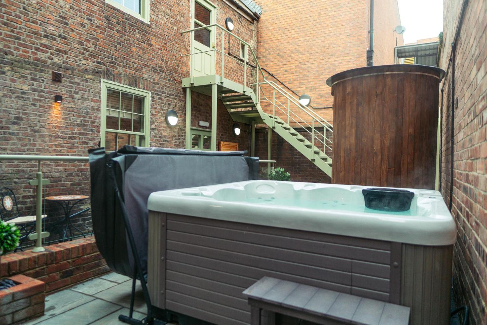 Magistrates Penthouse Suite - Town Centre Apartments With Spa Morpeth Dış mekan fotoğraf