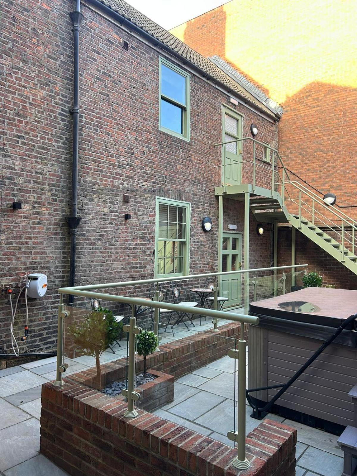 Magistrates Penthouse Suite - Town Centre Apartments With Spa Morpeth Dış mekan fotoğraf